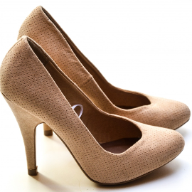 Elodie Nude: La Elegancia Desnuda en la Moda para Esta Temporada